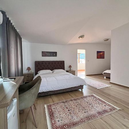 Hotel Vila Arbri Μπεράτ Εξωτερικό φωτογραφία