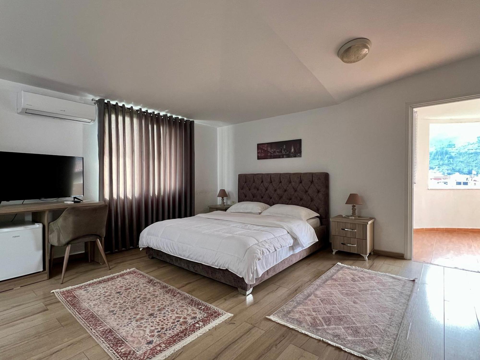 Hotel Vila Arbri Μπεράτ Εξωτερικό φωτογραφία