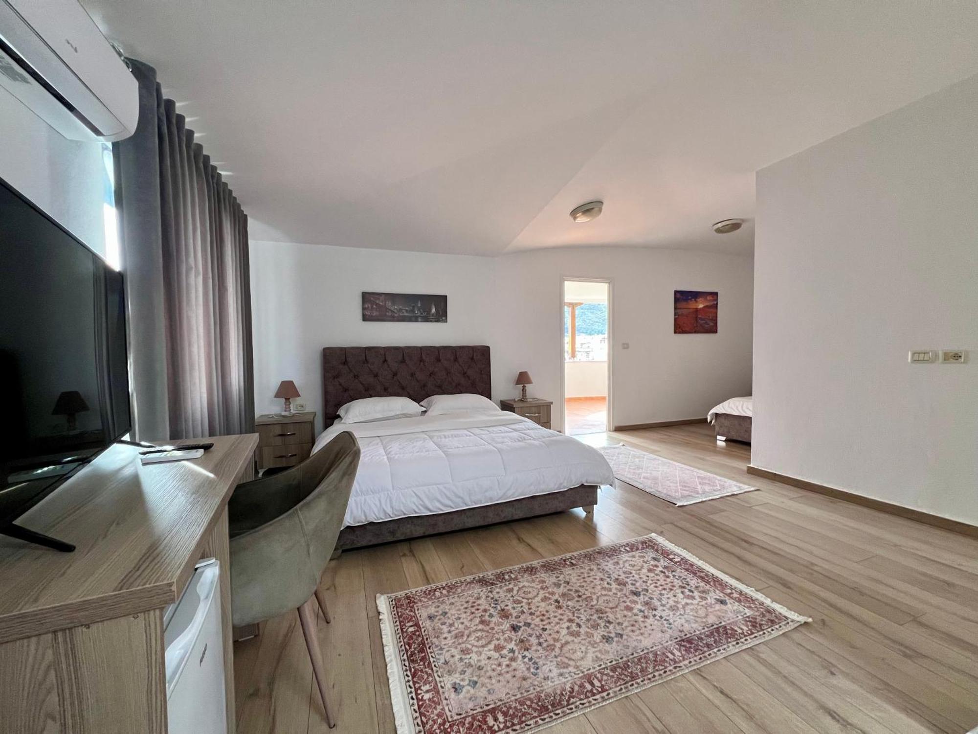 Hotel Vila Arbri Μπεράτ Εξωτερικό φωτογραφία