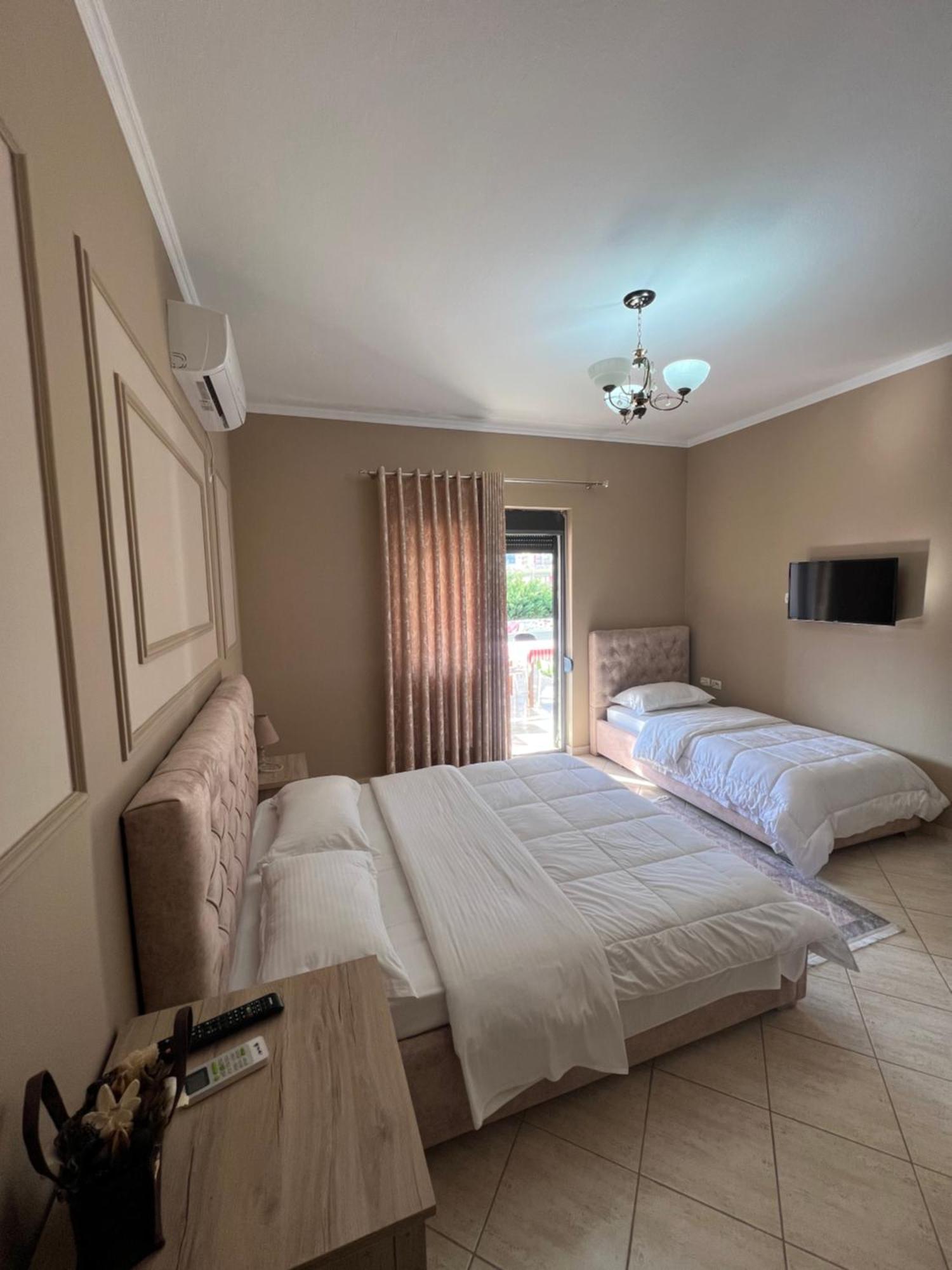 Hotel Vila Arbri Μπεράτ Εξωτερικό φωτογραφία