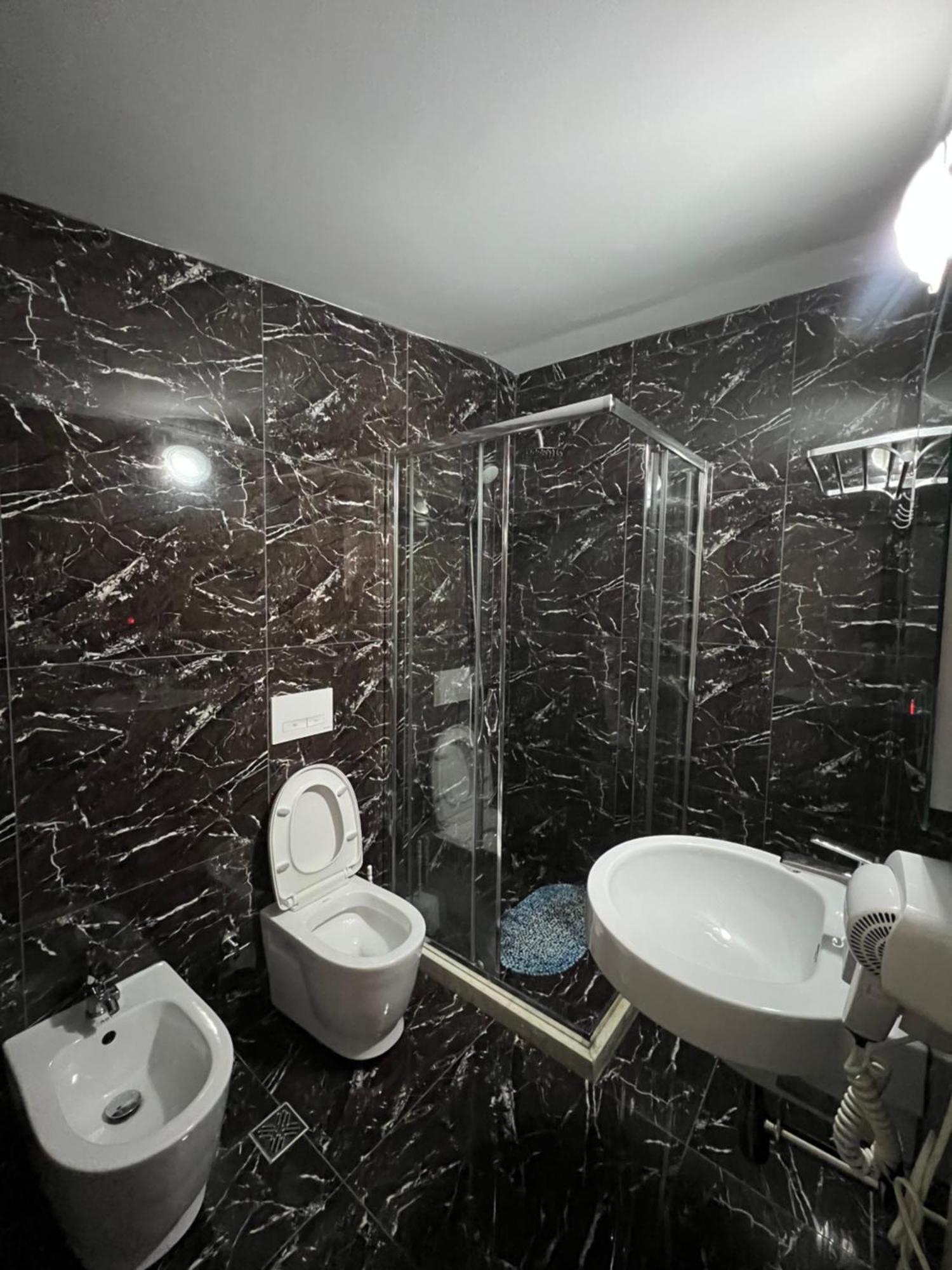 Hotel Vila Arbri Μπεράτ Εξωτερικό φωτογραφία