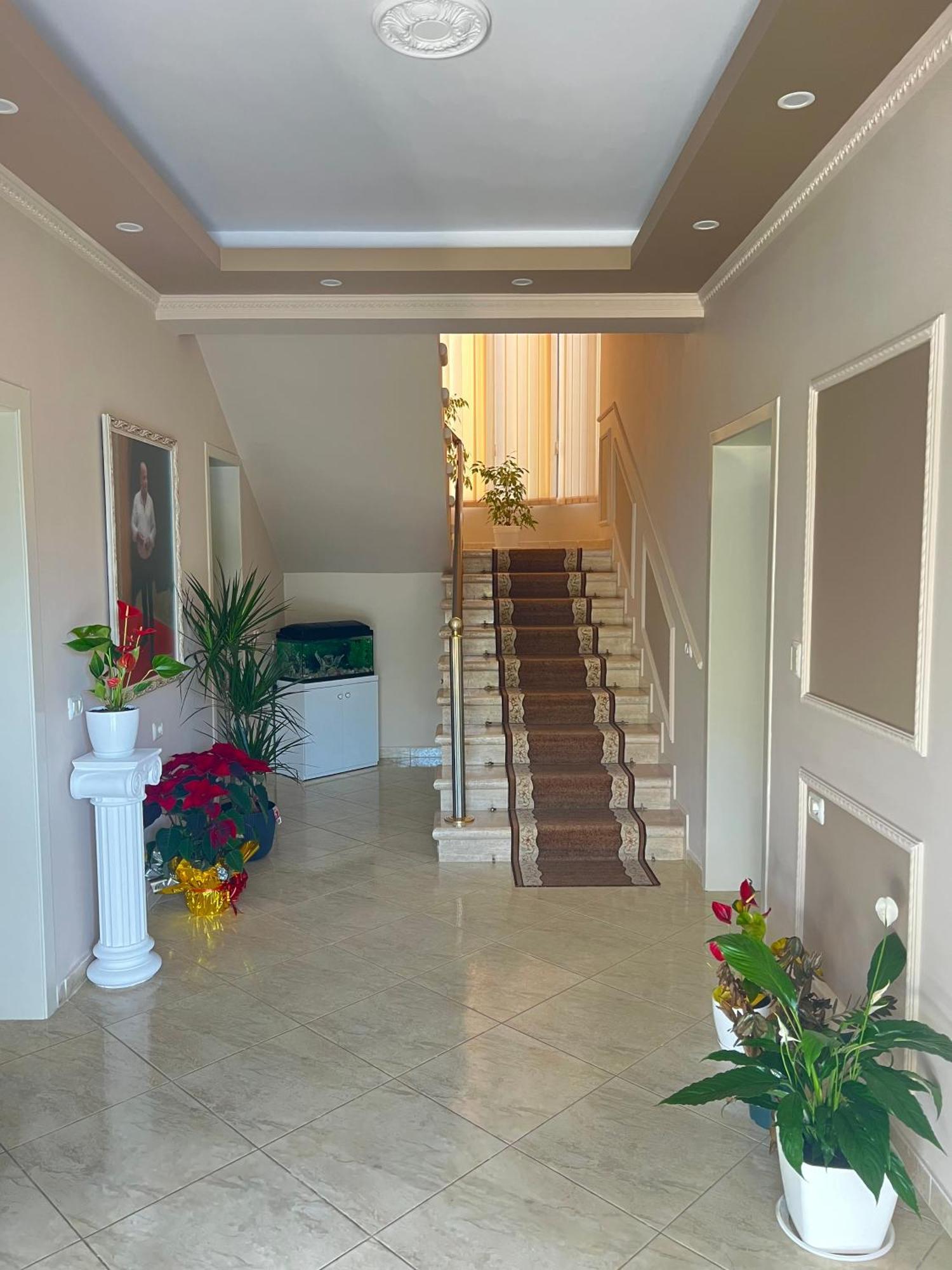 Hotel Vila Arbri Μπεράτ Εξωτερικό φωτογραφία
