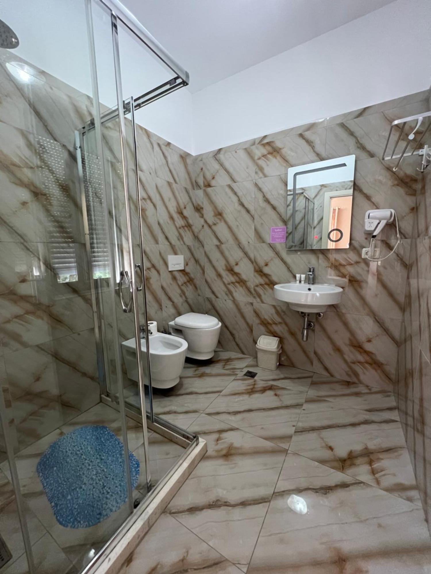 Hotel Vila Arbri Μπεράτ Εξωτερικό φωτογραφία