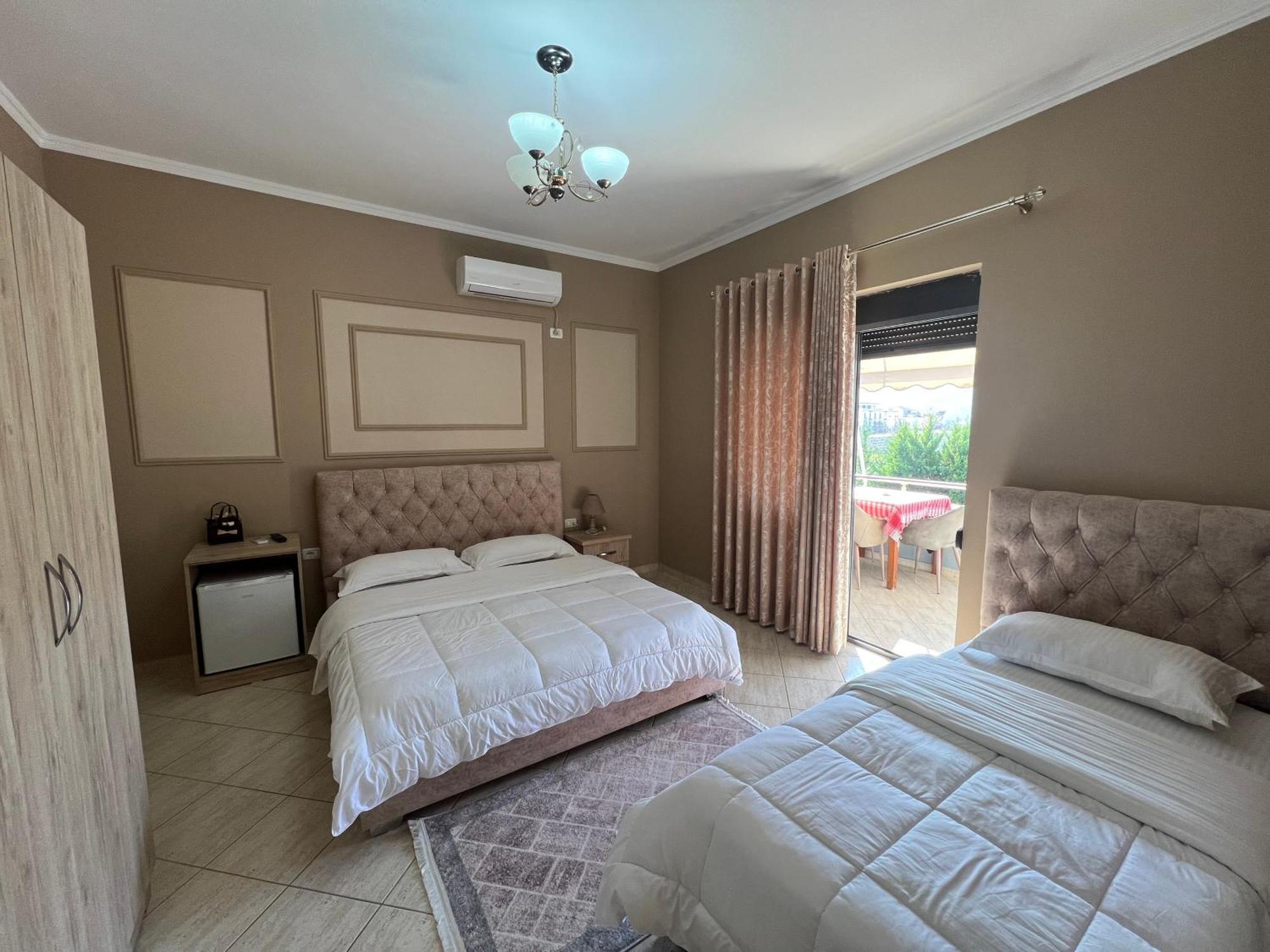 Hotel Vila Arbri Μπεράτ Εξωτερικό φωτογραφία